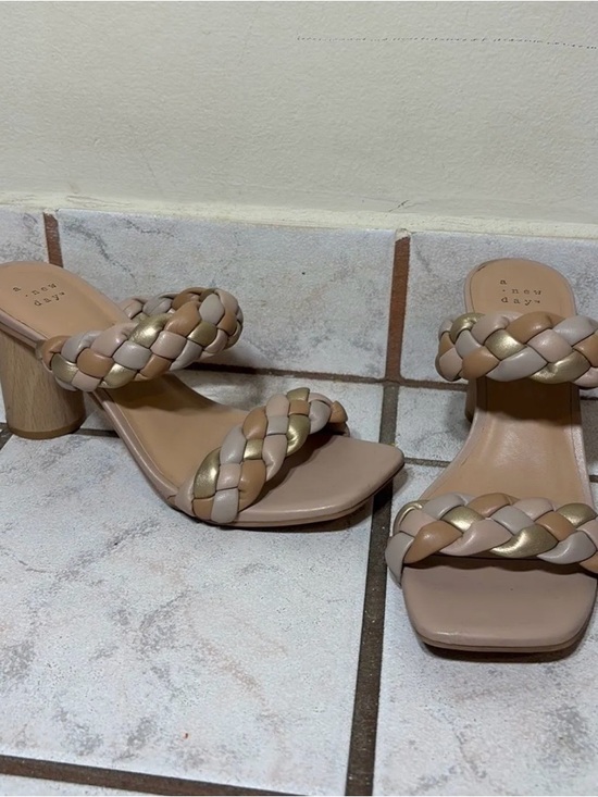 a new day Shoes - Woven Strap Block Heel Sandals in Taupe and Gold